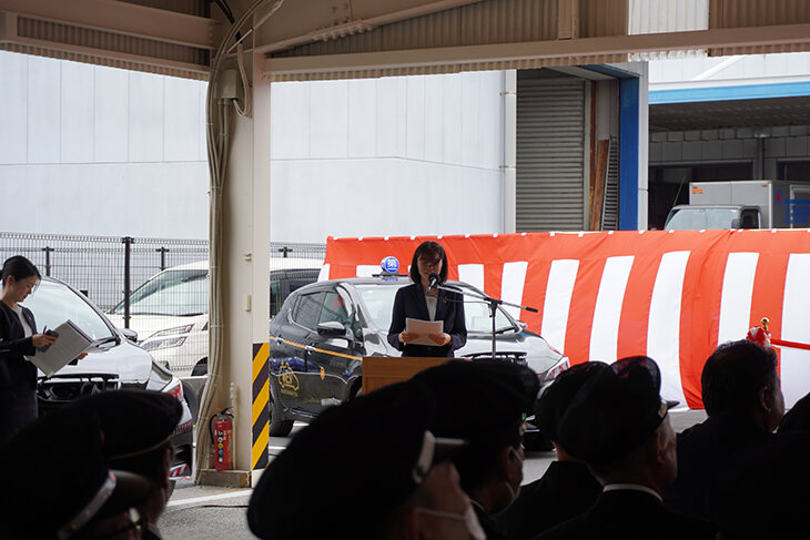 門司営業所出発式_司会.jpg
